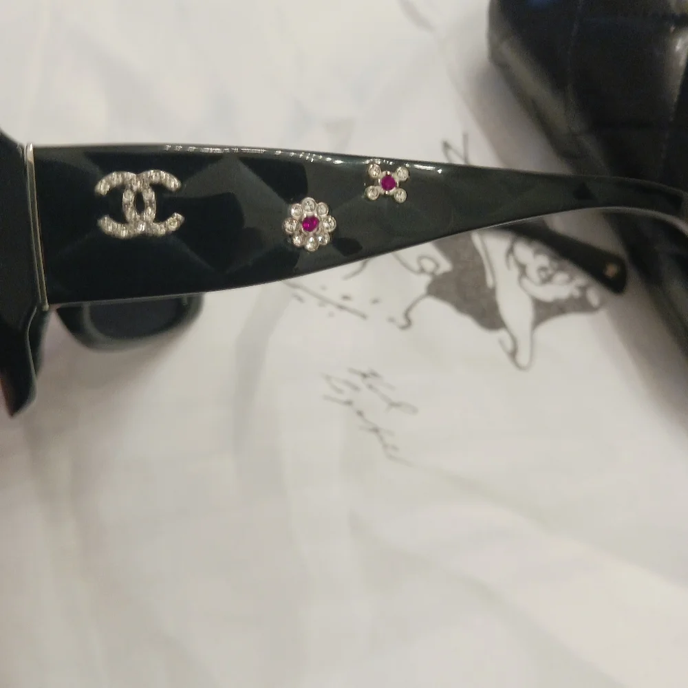 Authentic Chanel crystal sunglasses. - Picture 11 of 16